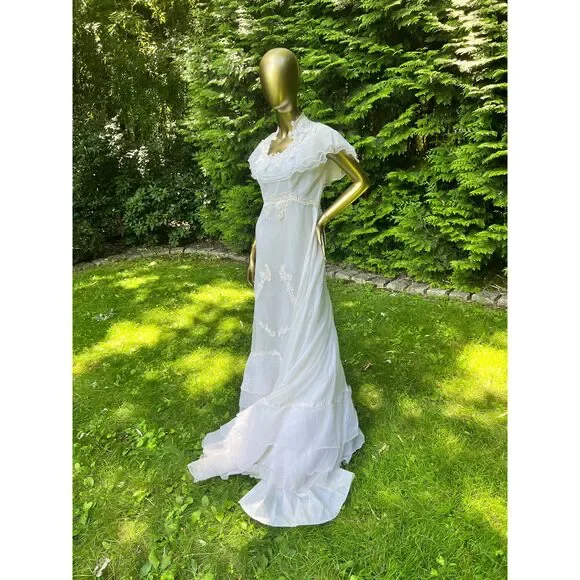 Vintage 1970’s Wedding Gown, size small - Picture 4 of 12